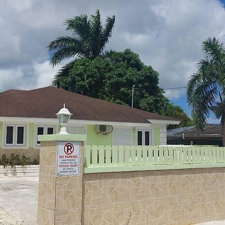Budget & Basic In Local Neighborhood, 7Min Drive To Downtown Nassau Beach Paradise Apartment Exterior photo