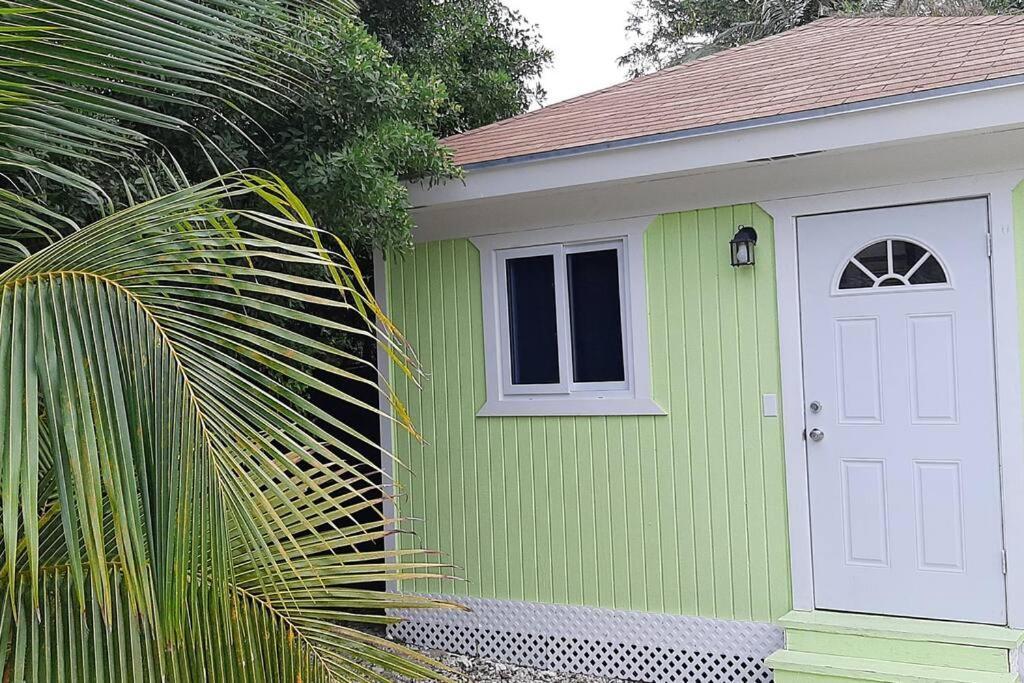 Budget & Basic In Local Neighborhood, 7Min Drive To Downtown Nassau Beach Paradise Apartment Exterior photo
